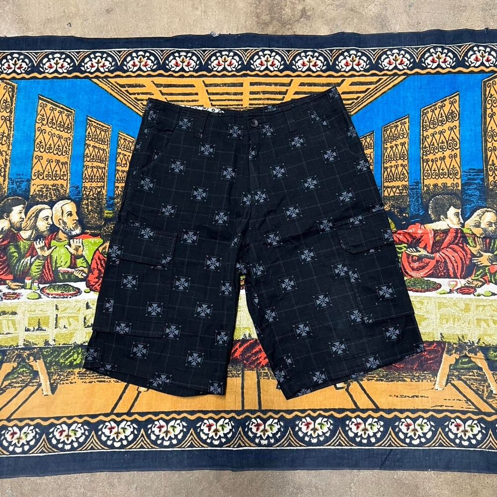 Black cross baggy cargo shorts Sapphire lounge Size 32 12 inch inseam affliction